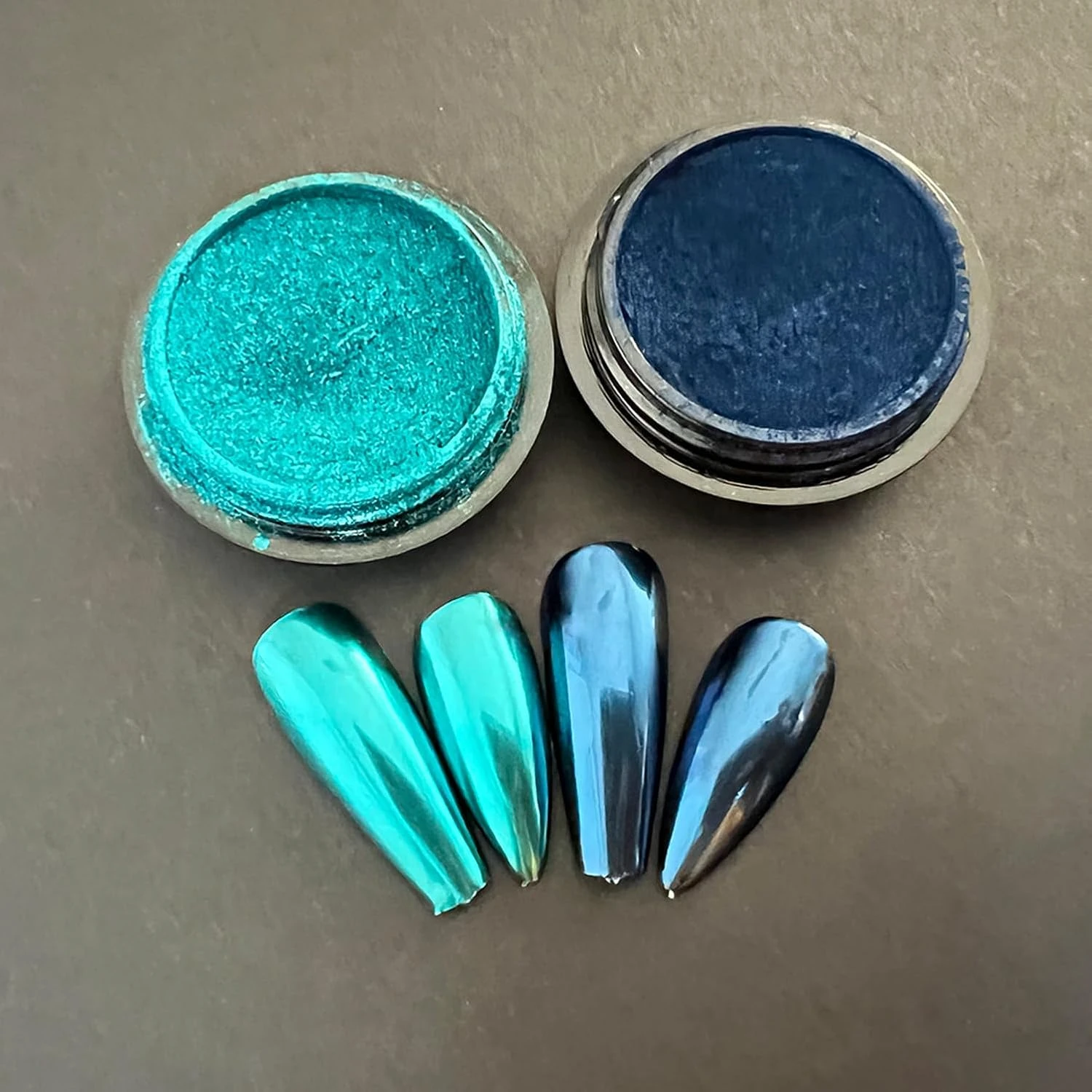 Duochrome powder shifting green and blue on nails