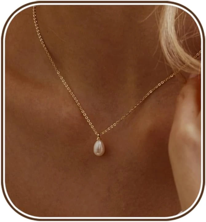 Pearl pendant necklace for little black evening dress styling