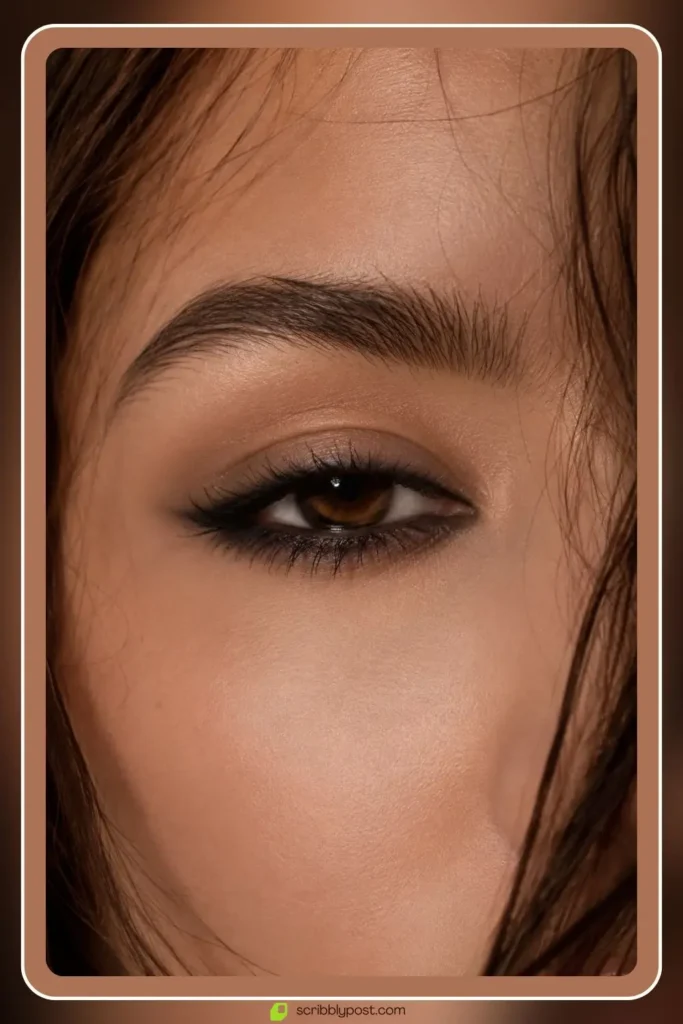 Quiet grunge eye makeup with soft smudged liner