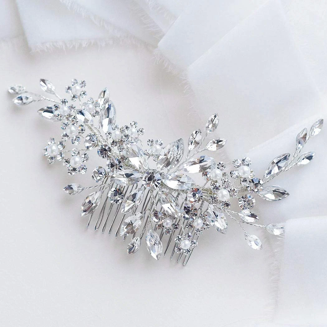 Crystal hair comb for winter bridal look